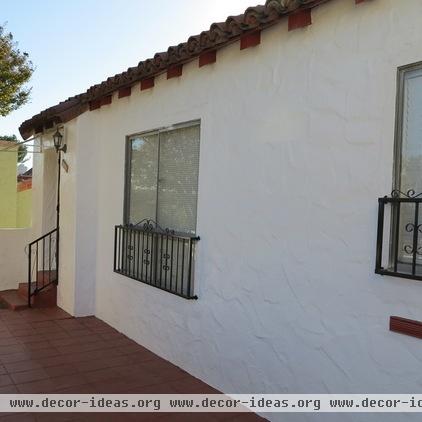 My Houzz: Supersatured Colors Brighten a 1920s Home in L.A.