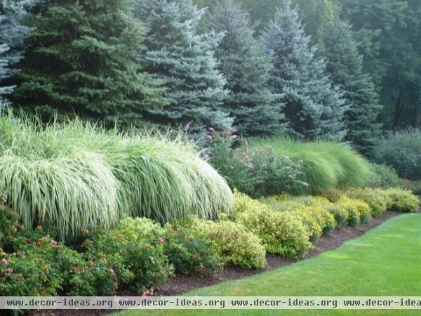 traditional landscape by Landscape Design Associates of Westchester, Inc.