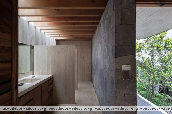 modern bathroom by Eduardo Hernandez Ch. Architect / CHK Arquitectura