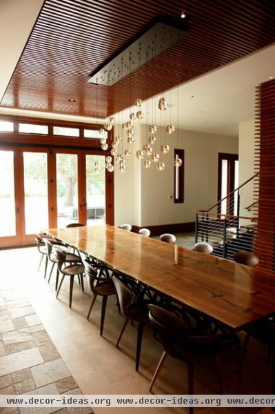 modern dining room by FRINGE STUDIO