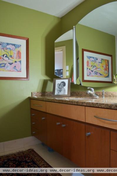 midcentury bathroom by Sarah Greenman