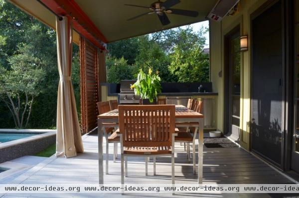 midcentury patio by Sarah Greenman