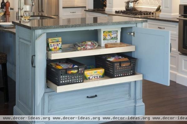 traditional kitchen by Mullet Cabinet