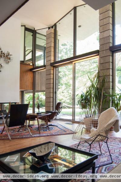 midcentury living room by Adrienne DeRosa