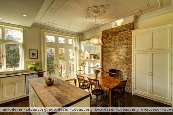 traditional kitchen by Ben Herzog