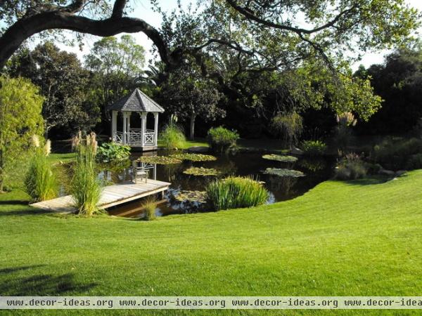 traditional landscape by Garcia Rock And Water Design