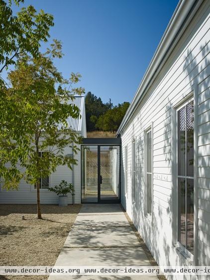 contemporary entry by Nick Noyes Architecture