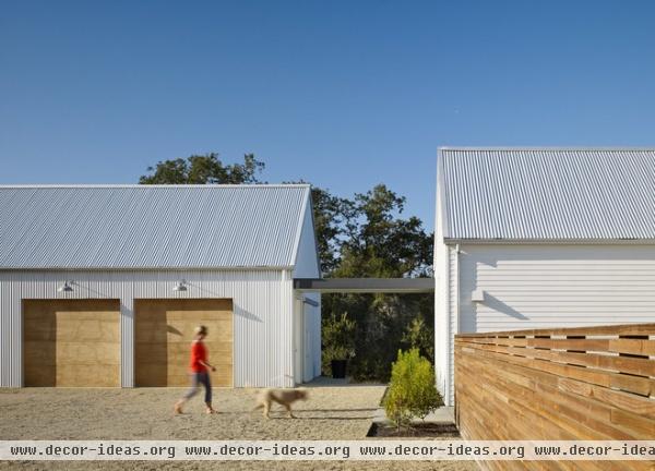 contemporary garage and shed by Nick Noyes Architecture