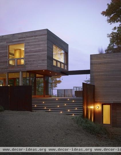 contemporary exterior by Wheeler Kearns Architects