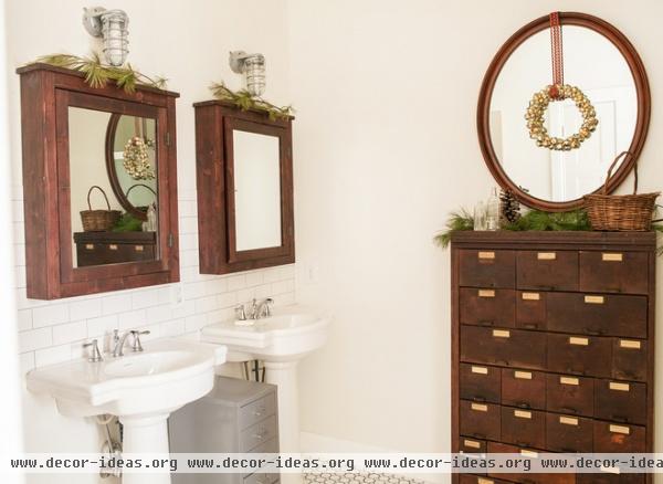 rustic bathroom by Julie Ranee Photography