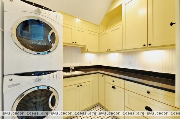 traditional laundry room by Echelon Custom Homes