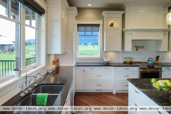 traditional kitchen by Mountainside Design + Build