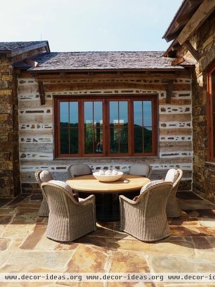 rustic patio by DK Design