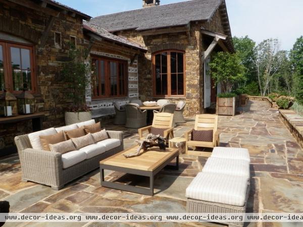 rustic patio by DK Design