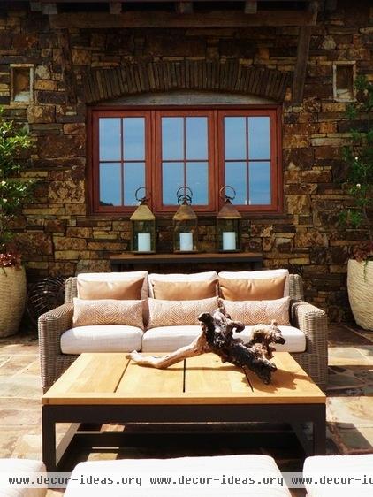 rustic patio by DK Design