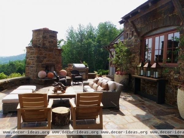 rustic patio by DK Design