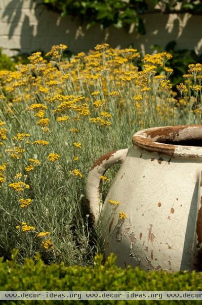 traditional landscape by Stephen W. Hackney Landscape Architecture