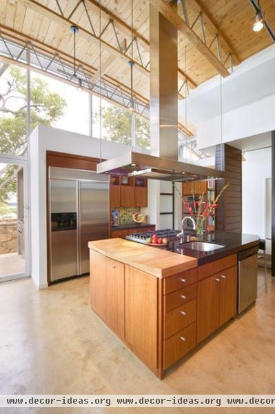 modern kitchen by Domiteaux + Baggett Architects, PLLC