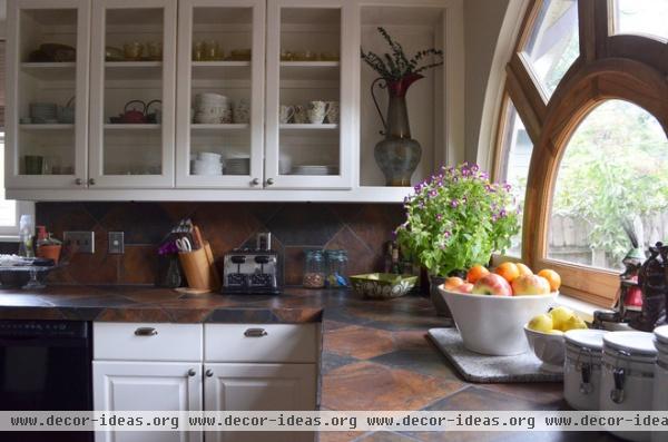 traditional kitchen by Sarah Greenman