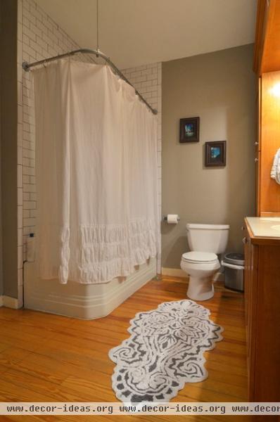 traditional bathroom by Sarah Greenman