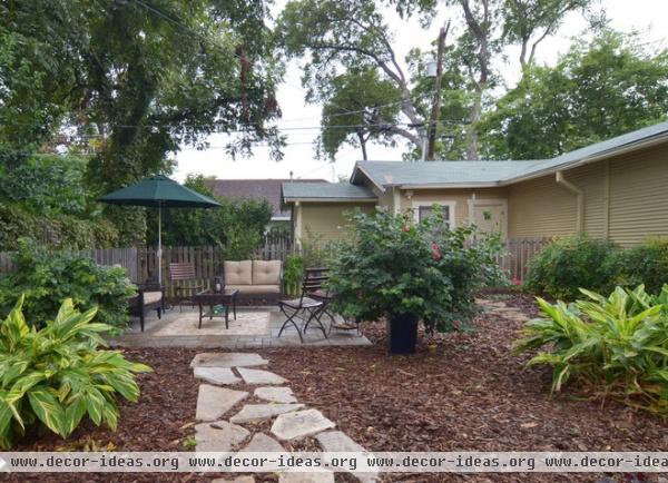 traditional patio by Sarah Greenman