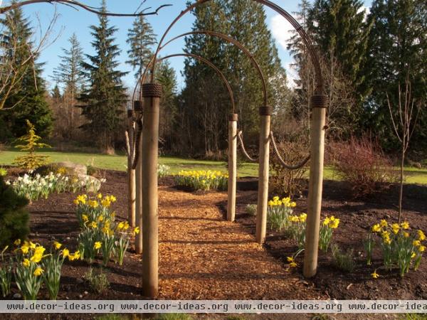 traditional landscape by Le jardinet