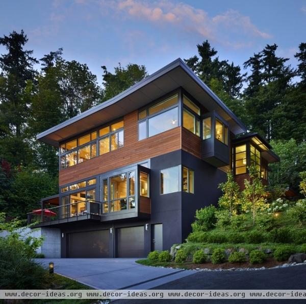 contemporary exterior by McClellan Architects