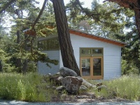 Houzz Tour: 3 Small Buildings Maximize Nature Views