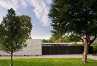 Houzz Tour: Modern Minimalism in a Multigenerational Home