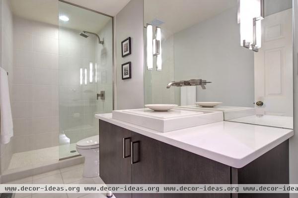 modern bathroom by S&K Interiors