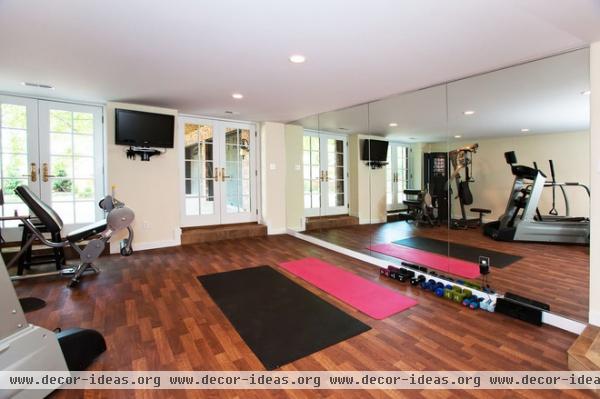 modern home gym by Hibbs Homes, LLC