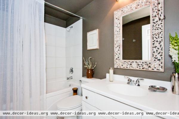 traditional bathroom Madison Street Loft