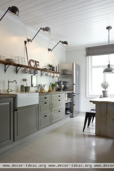 farmhouse kitchen by No20 Christine F. Interiordesign