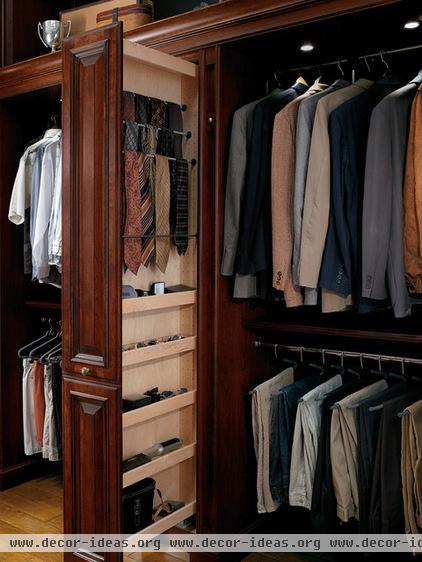 traditional closet by Cabinet Innovations