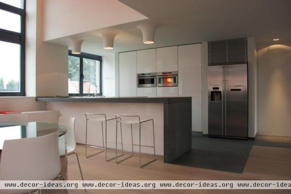 modern kitchen by Intercub Interiors