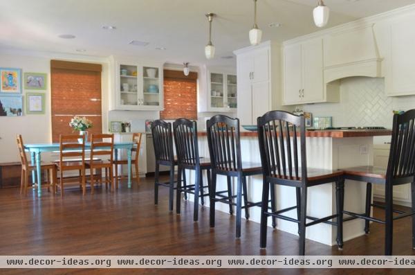 beach style kitchen by Sarah Greenman