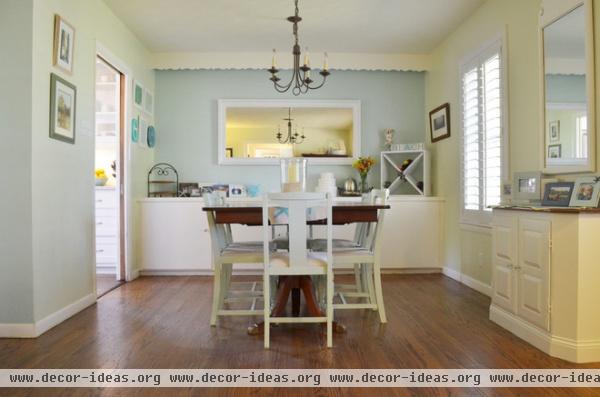 beach style dining room by Sarah Greenman