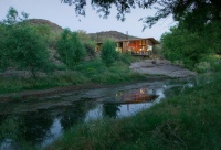 Houzz Tour: A Pond House in the Arizona Desert