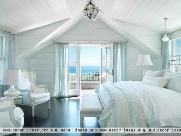 beach style bedroom by Nat Rea Photography