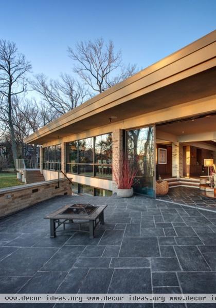 midcentury exterior by Becker Architects Limited