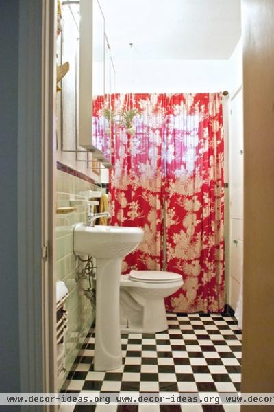 eclectic bathroom by Hilary Walker