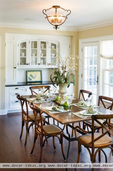 traditional dining room by Zivkovic Connolly Architects