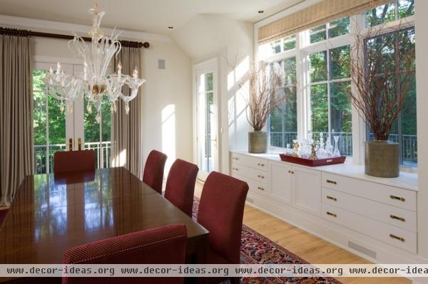 transitional dining room by Penza Bailey Architects