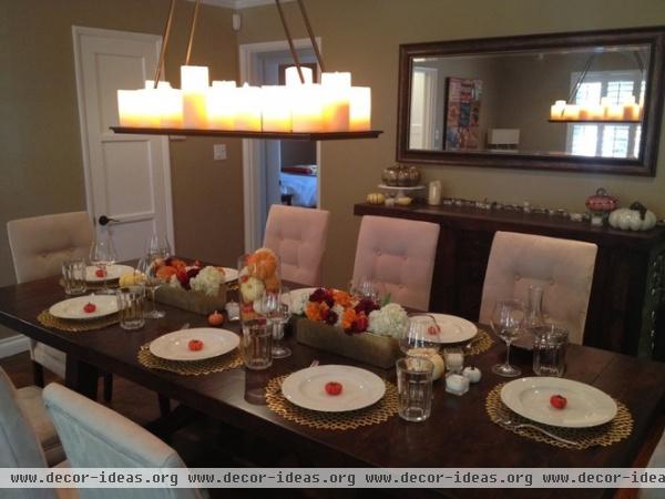 traditional dining room Thanksgiving Tablescape