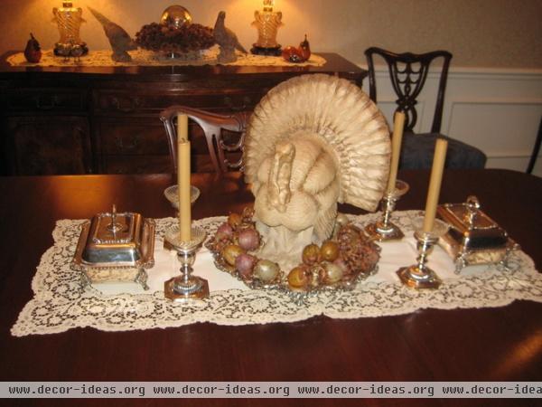 traditional dining room Thanksgiving Tablescape