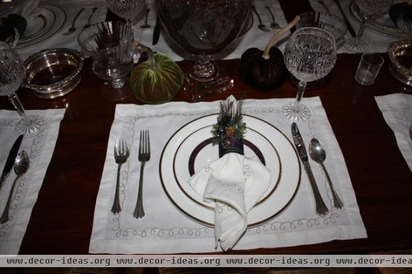 traditional dining room Thanksgiving Tablescape