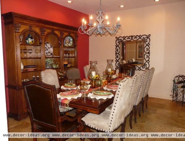 traditional dining room Thanksgiving Tablescape