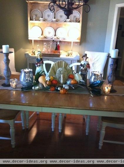 traditional dining room Thanksgiving Tablescape