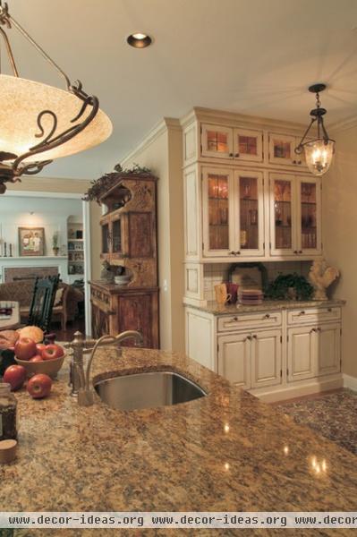 traditional kitchen by Dura Supreme Cabinetry