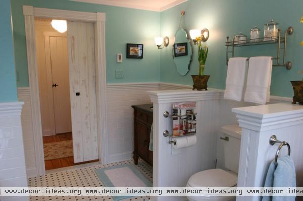 farmhouse bathroom by Smart Design